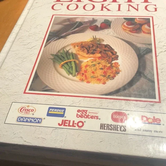 Light Cooking Cookbook Low Fat, Calorie& Cholesterol Publications International - Picture 3 of 10